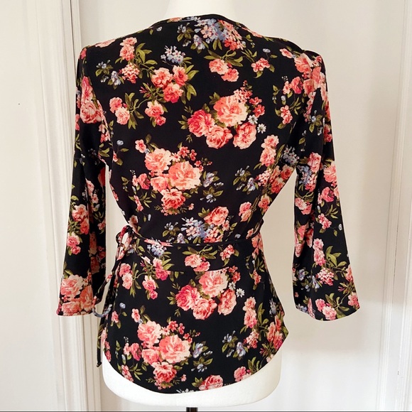 Moiety Floral Wrapped Top - Picture 5 of 6
